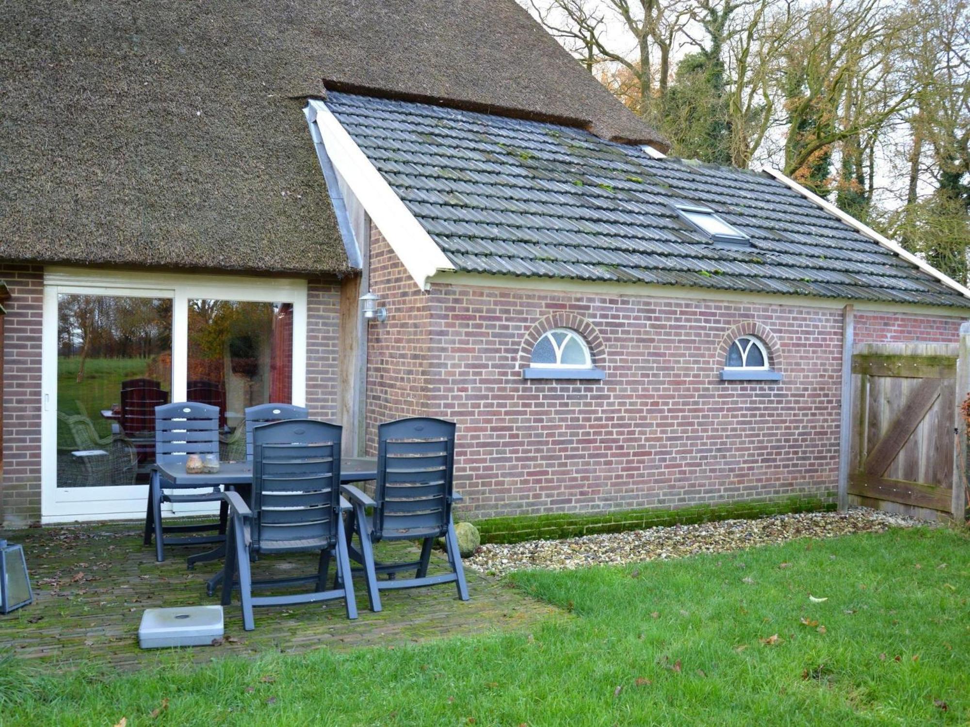 Quaint Farmhouse In Geesteren With Meadow View المظهر الخارجي الصورة