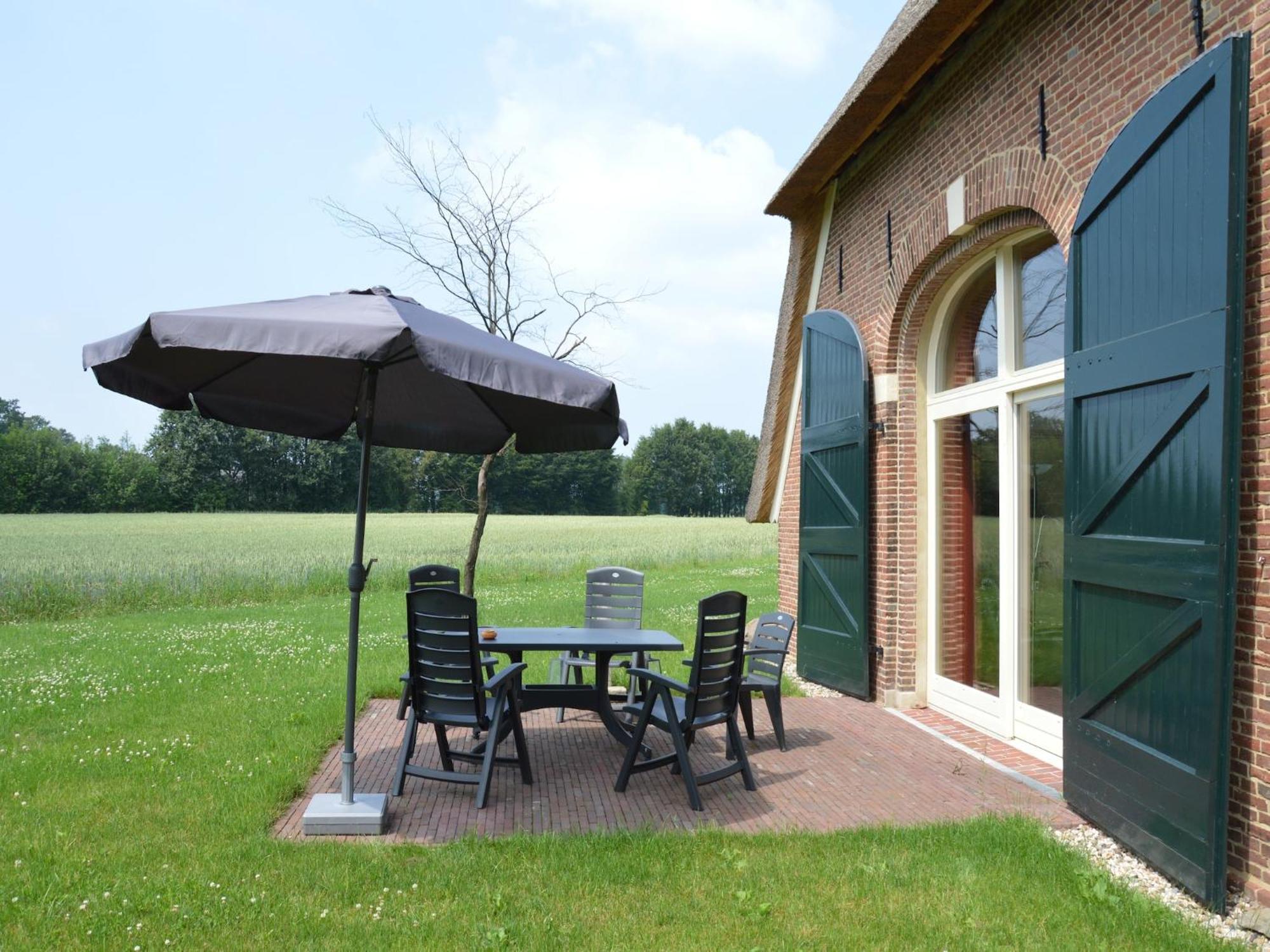 Quaint Farmhouse In Geesteren With Meadow View المظهر الخارجي الصورة