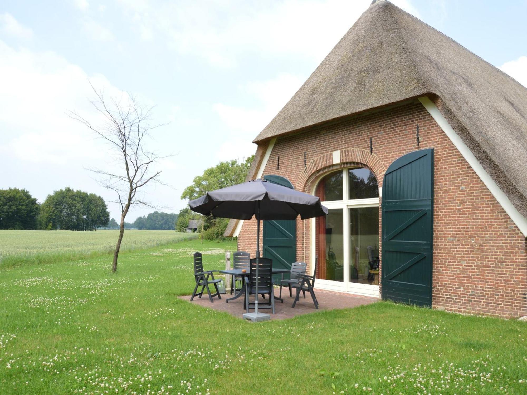 Quaint Farmhouse In Geesteren With Meadow View المظهر الخارجي الصورة